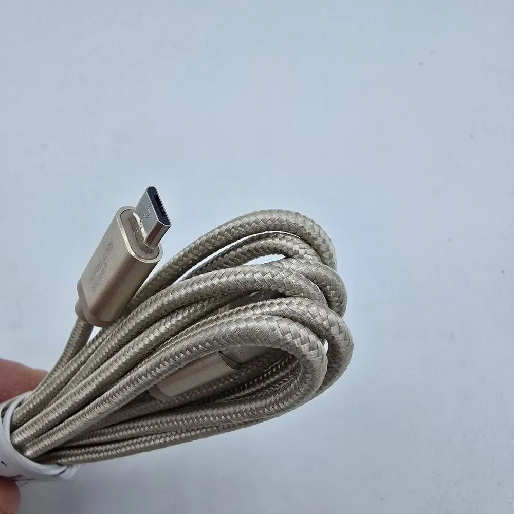 Wireless Gear 6 ft micro usb sync and charge cable. Fabric material.